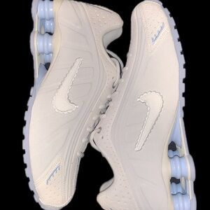 Nike Women's Shox R4